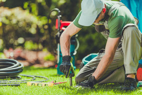 Gartengestaltung Terrassenbau Zaunbau Rollrasenverlegung Gartenpflege Heckenschnitt Baumpflege Baumfällung LüneGrün