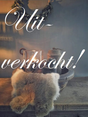 Konijnenvacht, konijnenvachten, Stoer, Sober, Industrieel, Puur, Robuust, Grof, Landelijk wonen, Sfeervol, Geleefd, Stijlvol, Doorleefd, landelijke stijl, landelijke decoratie, vintage.