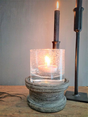 Stenen onderzetter Black Vintage merk Still (exclusief windlicht), Stoer, Sober, Industrieel, Puur, Robuust, Grof, Landelijk wonen, Sfeervol, Geleefd, Stijlvol, Doorleefd, landelijke stijl, landelijke decoratie, vintage.