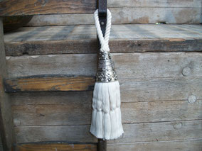Grote tassel, Stoer, Sober, Industrieel, Puur, Robuust, Grof, Landelijk wonen, Sfeervol, Geleefd, Stijlvol, Doorleefd, landelijke stijl, landelijke decoratie