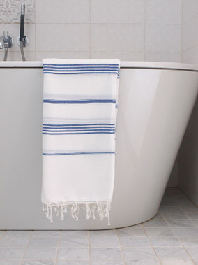 Hamamdoek XL wit/blauw Ottomania, Stoer, Sober, Industrieel, Puur, Robuust, Grof, Landelijk wonen, Sfeervol, Geleefd, Stijlvol, Doorleefd, landelijke stijl, landelijke decoratie