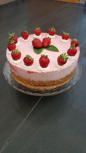 Frische Erdbeer-Rhabarbertorte