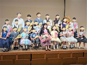2021発表会第2部集合写真撮影の様子｜大田区東雪谷羽金ピアノ教室