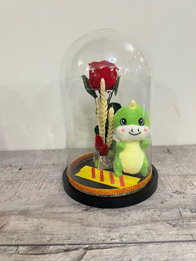 Cúpula rosa eterna con dragón de peluche 40€