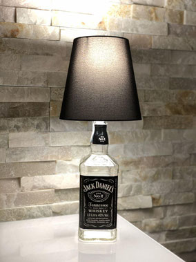 lampada con bottiglia jack daniels