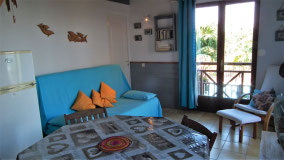 Living room, bungalow No.7 – sofa bed, coffee table, television, direct terrace access