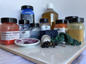 Les pigments peuvent être obtenus à partir de minéraux, de végétaux, d'insectes, d'oxydes ou de poudres métalliques. 