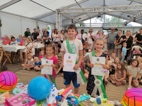 Kinderkönig Lian Lauenburger mit seiner 1. Ritterin Veronica Petrokhnova und seiner 2. Ritterin Milena Tytho