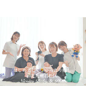 集合写真：受講生と住宅展示場イベントにて赤ちゃんの集合写真｜北九州・若松区 にこいろ