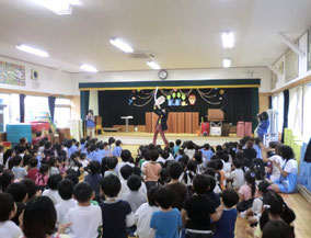 幼稚園・保育園イベント出張案内。園のイベントで大人気なピエロのほっほさんショー。