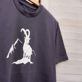 handgefertigtes T-Shirt mit Seilbahn für Herren von WARE FREUDE