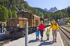 Bahnreisen in der Schweiz, die Rhätische Bahn Welterbe und Via Albula/Bernina