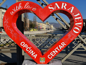 Sarajevo, eine Zeitreise mit der Straßenbahn zwischen Okzident und Orient, mit der Straßenbahn auf den Gleisen der einstigen Schmalspurbahn