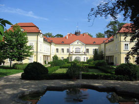 Der Marienwallfahrtsort Röjtökmuzsaj und das Schlosshotel Szidonia aus dem 16. Jhdt.