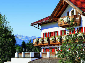 Kulinarik Deutschland Bayern Chiemgau Das Achental Luxus Resort Hotel Gourmetrestaurant ES:SENZ Sternekoch Edip Sigl Golf Wellness