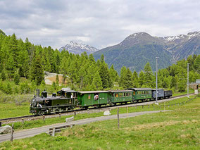 Schweiz, Eisenbahnnostalgie im Engadin & Albula mit RhB Dampflok "Heidi"