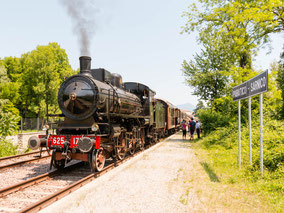 Eisenbahn und Nostalgie Reisen in Italien, touristische Züge mit historischen Waggons, Low Travel von Mailand zum Iseo See, in den Abruzzen und auf Sardinien