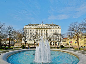 Das Hotel Esplanade in Zagreb, eines der letzten grossen Eisenbahn - Grandhotels der Orient Express Ära, Luxus von 1925 bis zum 5 Sterne Luxushotel von heute