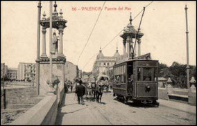 La Valencia antigua.Tranvía por el Puente de Mar. 