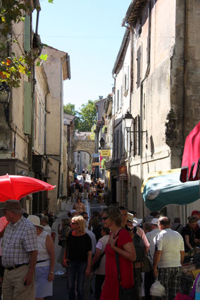 Bild: am Markttag in St-Rémy-de-Provence