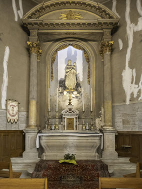 Bild: Seitenaltar in der Basilique Saint-Gervais d'Avranches