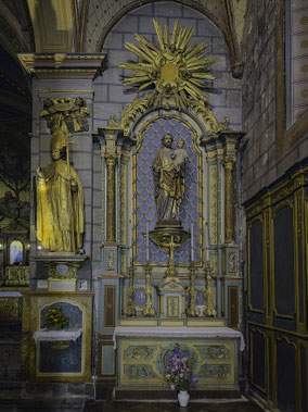 Bild: Rechter Seitenaltar der Monastère Notre-Dame de Sarrance in den Pyrenäen