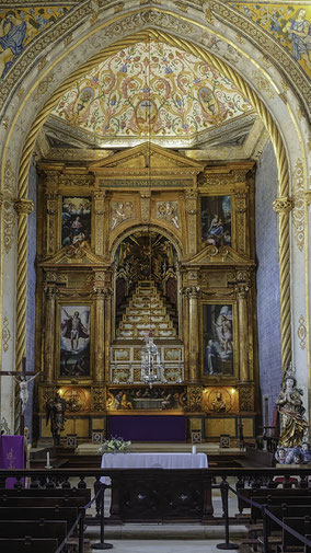 Bild: Der Chor der Capela de São Miguel in der Universität Coimbra  