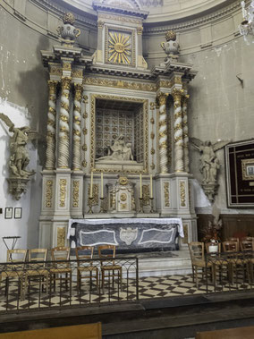 Bild: Seitenaltar in der Basilique Saint-Gervais d'Avranches