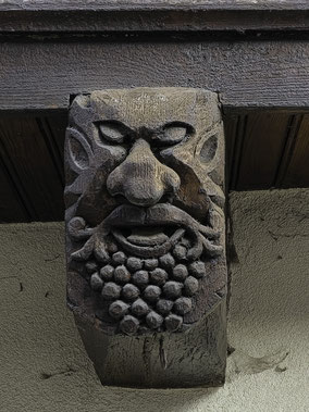Bild: Schnitzereien an Fachwerkhäuser in Dambach-la-Ville