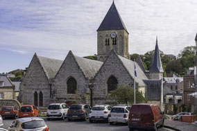 Bild: Drei erkennbare Schiffe von der Rückfront der Église Saint-Martin in Veules-les-Roses