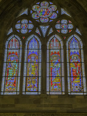 Bild: Buntglasfenster in der Cathédrale Notre-Dame de Strasbourg