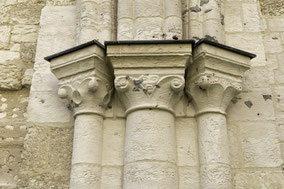 Bild: Kapitelle in  der Abbaye de Jumièges 