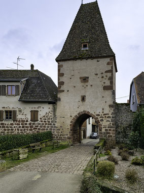 Bild: das nördliche Stadttor von außen in Bœrsch 