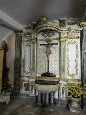 Bild: Taufbecken in der Église Saint-Jean-Baptiste in Campan