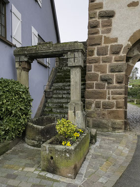 Bild: Reste eines alten Brunnen in Bœrsch