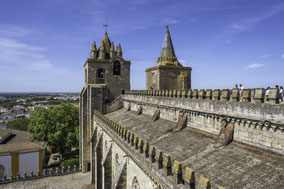 Bild: Auf dem Dach der Kathedrale in Évora