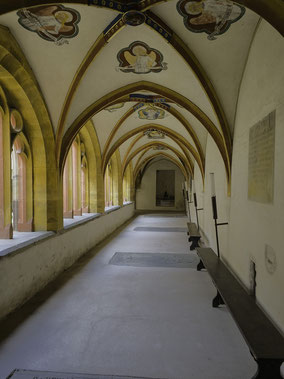 Bild: Romanischer Kreuzgang der #ÉgliseSaintPierreLeJeuneProtestant in Strasbourg
