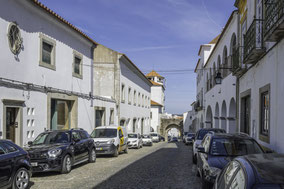 Bild: Gasse in Évora, Portugal 