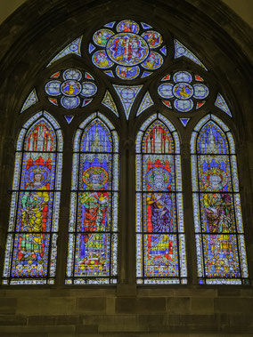 Bild: Buntglasfenster in der Cathédrale Notre-Dame de Strasbourg 
