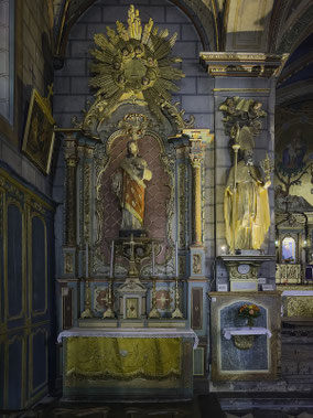 Bild: Linker Seitenaltar der Monastère Notre-Dame de Sarrance in den Pyrenäen