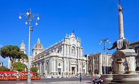 Catania Private Walking Tour from Messina, Catania or Taormina Arancini Tasting