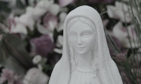 statue-vierge-marie-poudre-de-marbre-decoration-sepulture-enterrement-cavaillon-camaret-sur-aigues