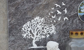 gravure-funeraire-arbre-envol-oiseau-colombes