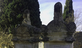 fronton-sculpture-arc-de-cercle-volute-cimetiere-juif