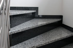 Granit Treppe gewendelt