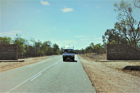 Südlicher Parkeingang am Kadadu Highway