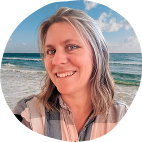 Annika Alcock, picture of her in front of a shoreline