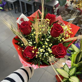 Ramo redondo 5 rosas con pick 30€