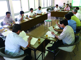 2回目の調査特別委員会が開かれた=2日午前、市役所