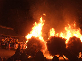 　　　　　　　勝部の火祭り